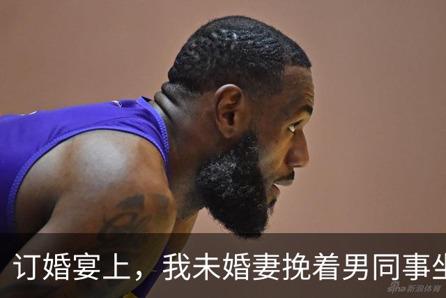订婚宴上，我未婚妻挽着男同事坐上主位，我妈开口婚约作废